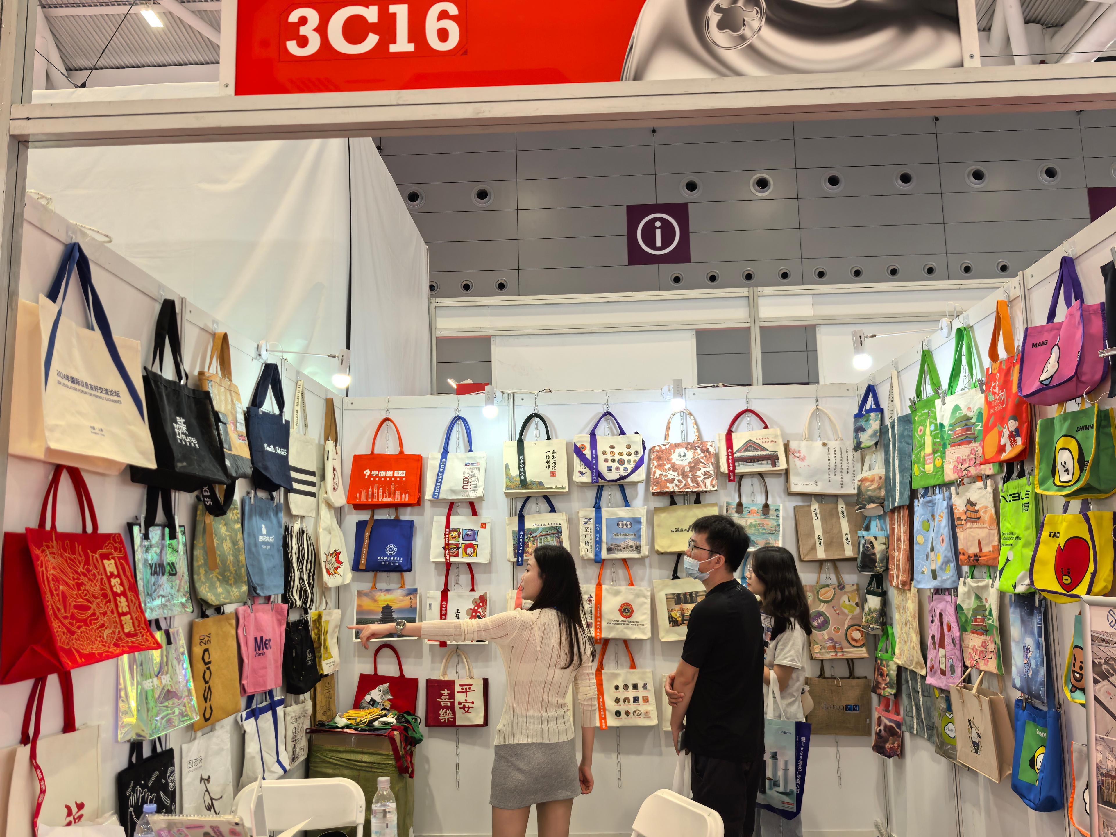 Meeting Customers Through Products And Real Cases 1